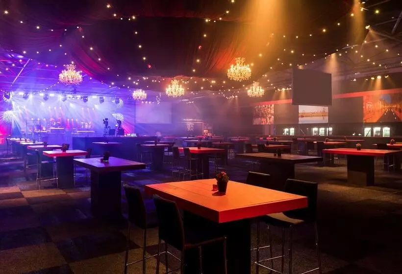 Отель NH Eindhoven Conference Centre Koningshof