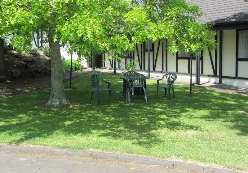 호텔 Oakwood Manor Motor Lodge