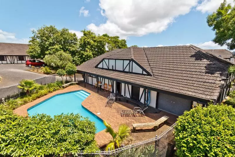 호텔 Oakwood Manor Motor Lodge