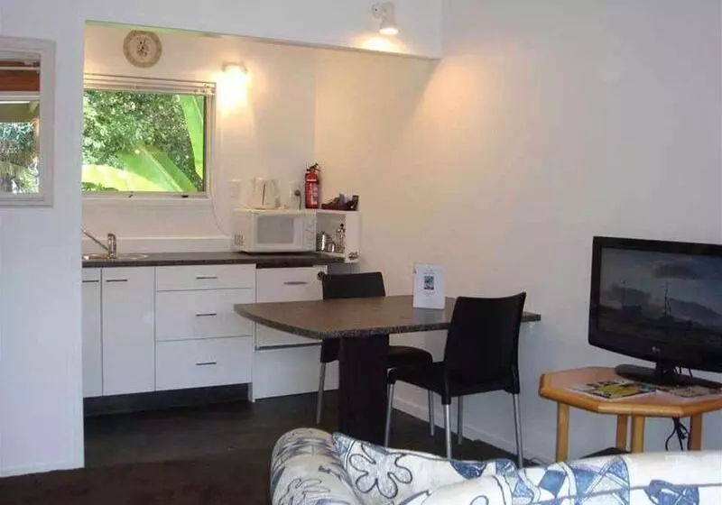 Colonial House Motel