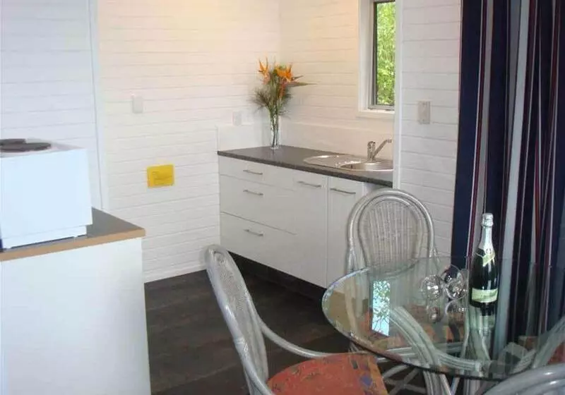 Colonial House Motel