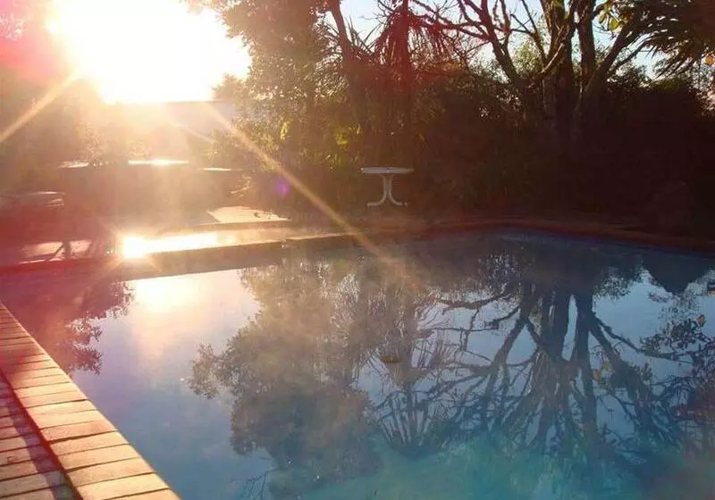 Colonial House Motel