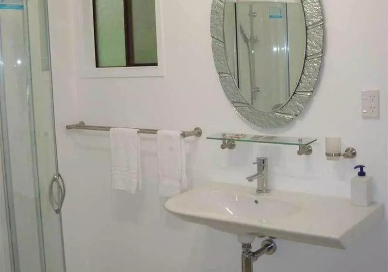 Colonial House Motel