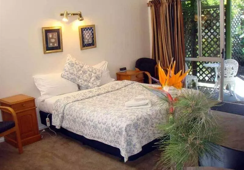 Colonial House Motel