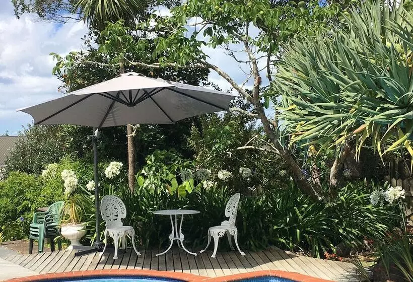 Colonial House Motel