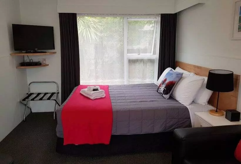 Courtesy Court Motel