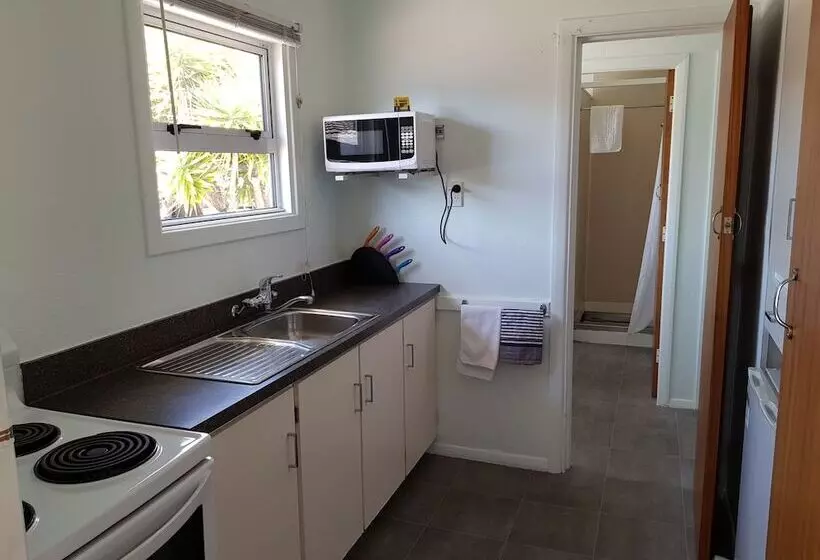 Courtesy Court Motel