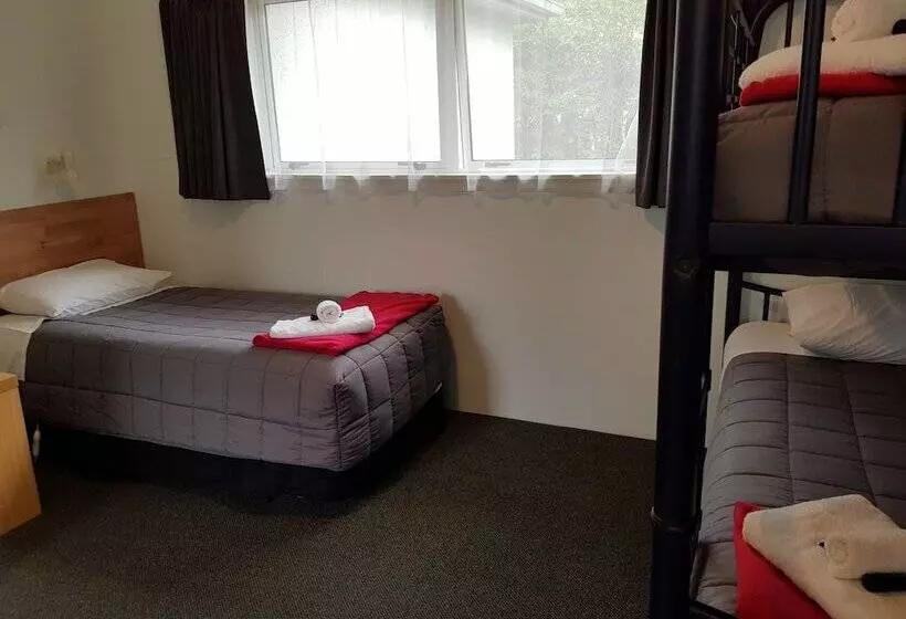 Courtesy Court Motel