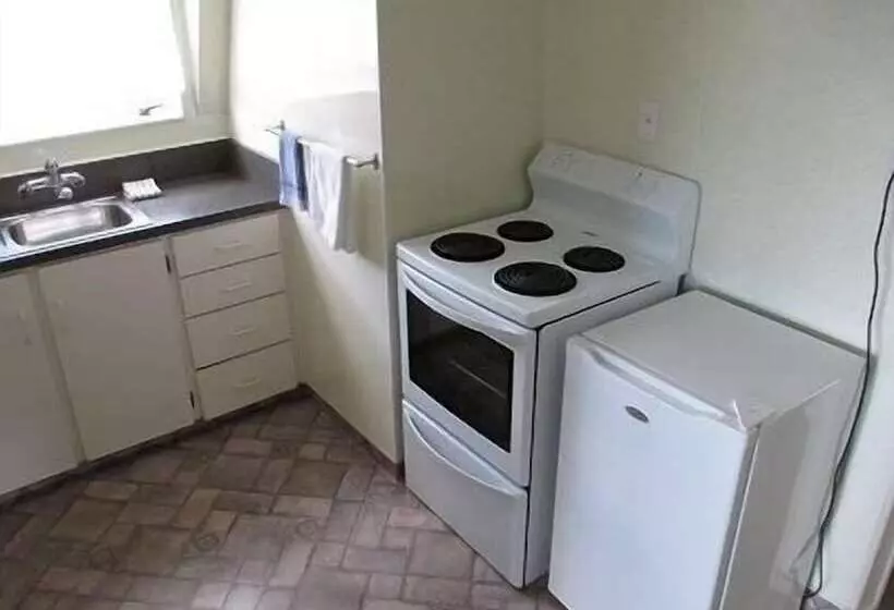 Courtesy Court Motel