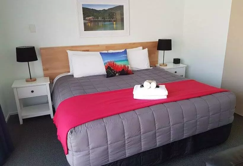 Courtesy Court Motel