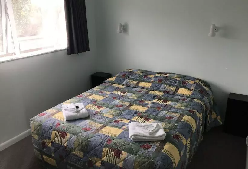 Courtesy Court Motel