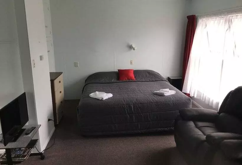 Courtesy Court Motel