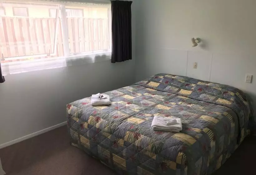 Courtesy Court Motel