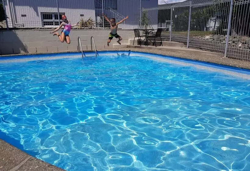 Courtesy Court Motel