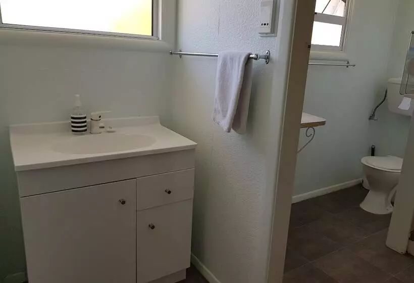 Courtesy Court Motel