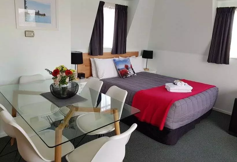 Courtesy Court Motel