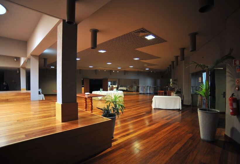 هتل Axis Vermar Conference & Beach