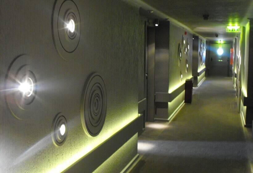 هتل Axis Vermar Conference & Beach