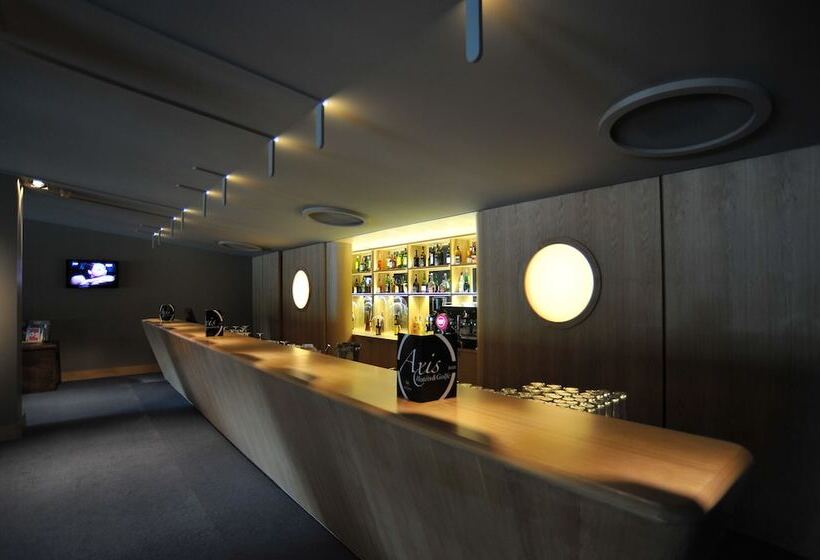 هتل Axis Vermar Conference & Beach