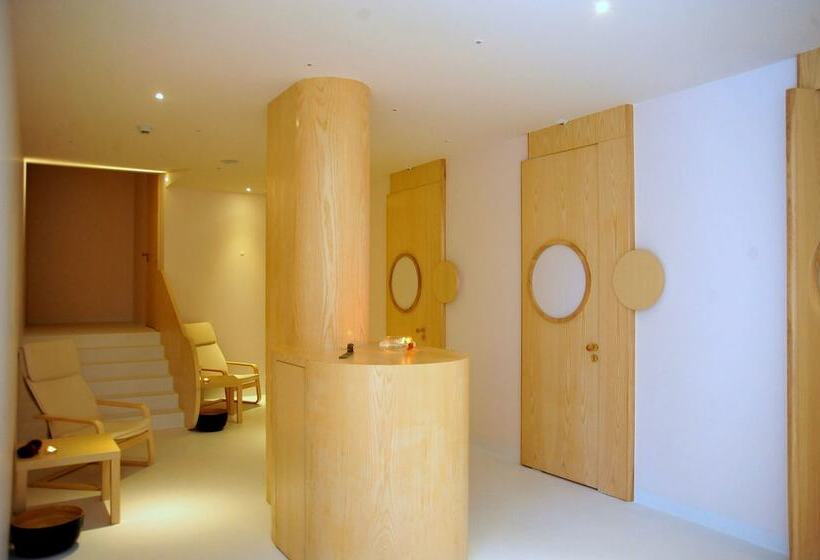 هتل Axis Vermar Conference & Beach