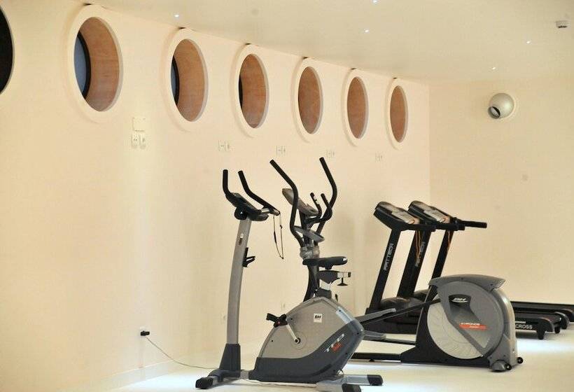 هتل Axis Vermar Conference & Beach