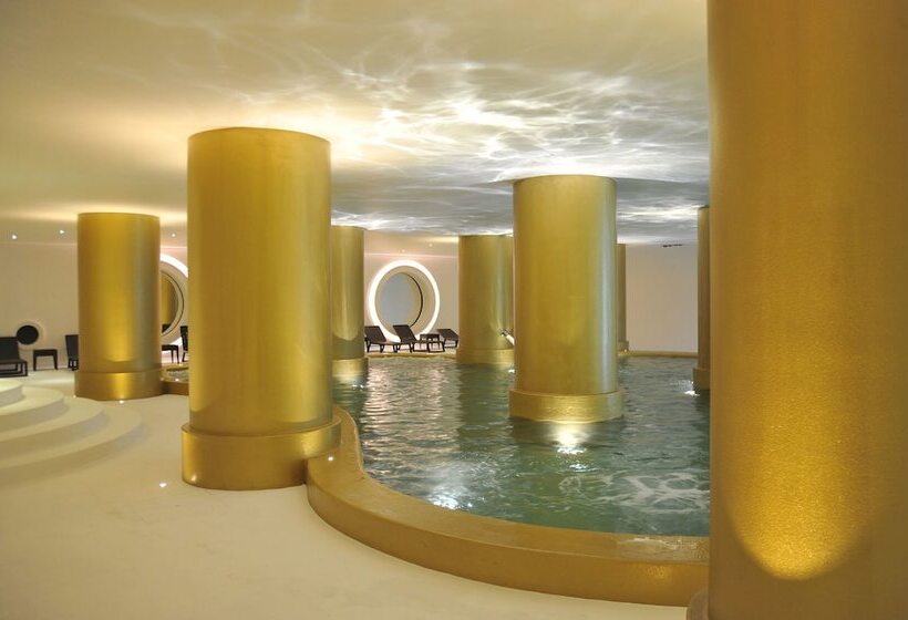 هتل Axis Vermar Conference & Beach