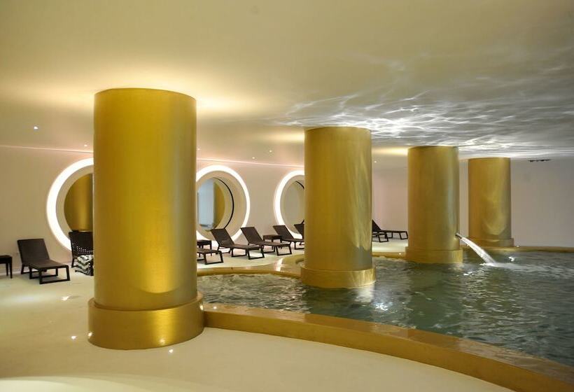 هتل Axis Vermar Conference & Beach