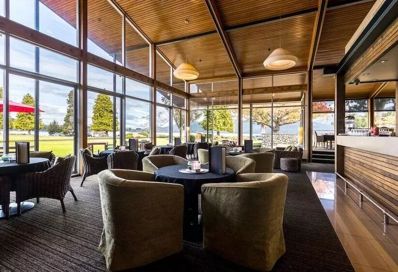 Distinction Te Anau Hotel & Villas