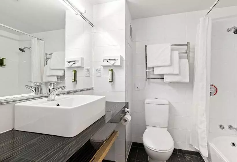 Elms Christchurch, Ascend Hotel Collection