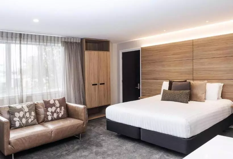 Elms Christchurch, Ascend Hotel Collection
