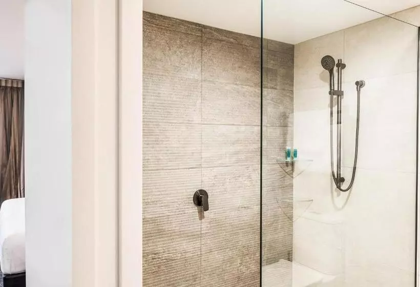 Elms Christchurch, Ascend Hotel Collection