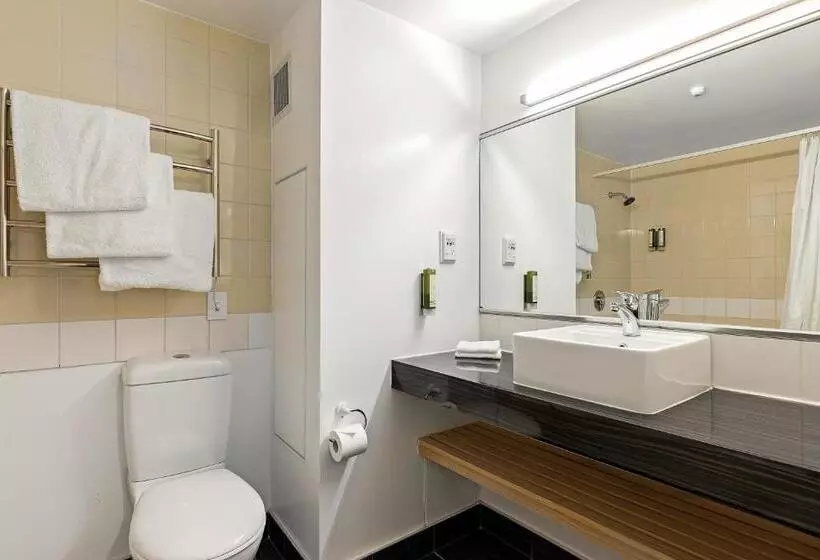 Elms Christchurch, Ascend Hotel Collection