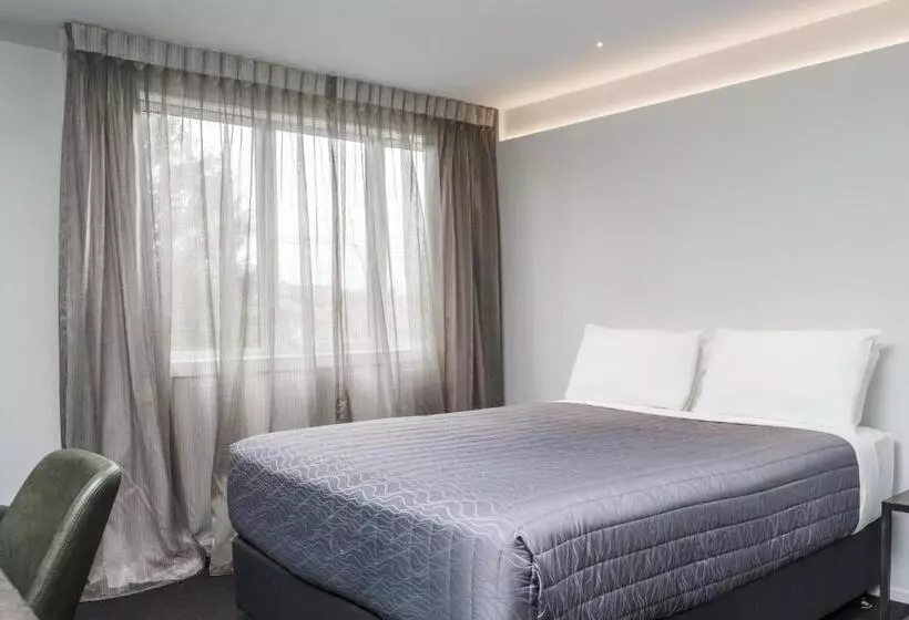 Elms Christchurch, Ascend Hotel Collection