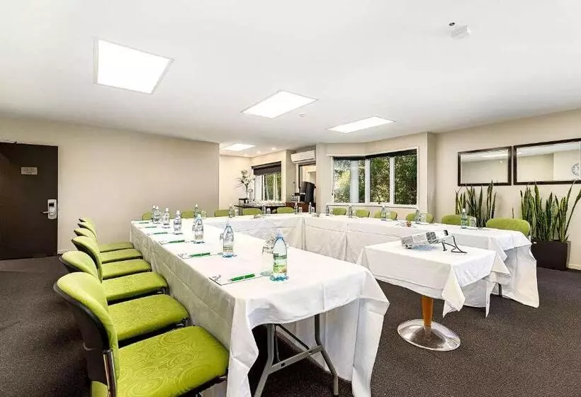 Elms Christchurch, Ascend Hotel Collection