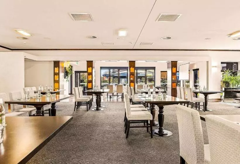 Elms Christchurch, Ascend Hotel Collection