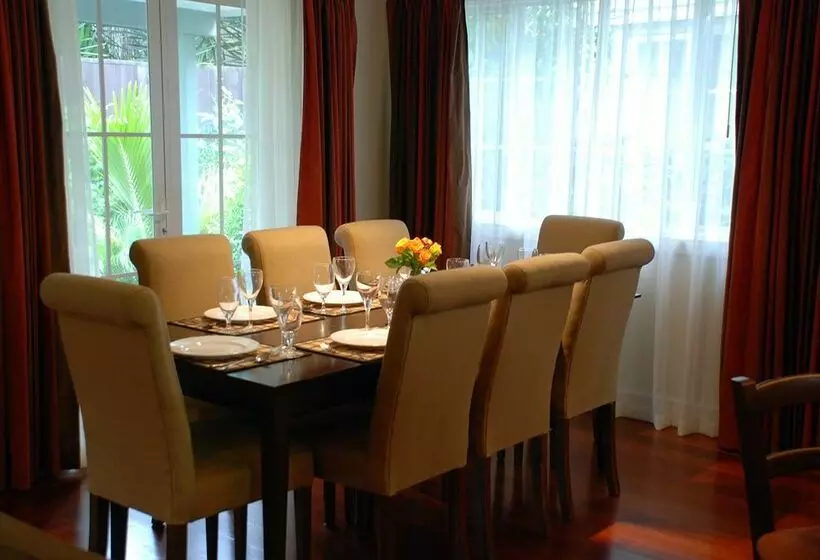 호텔 Russell Cottages