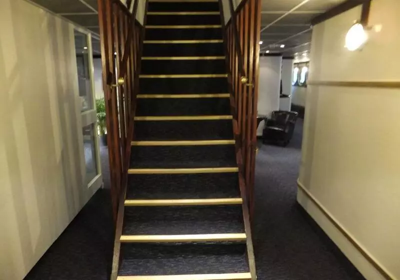 فندق Mälardrottningen Yacht