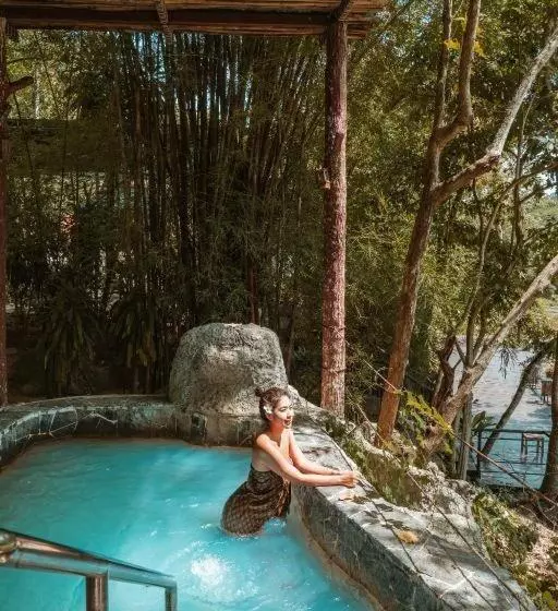 호텔 River Kwai Village