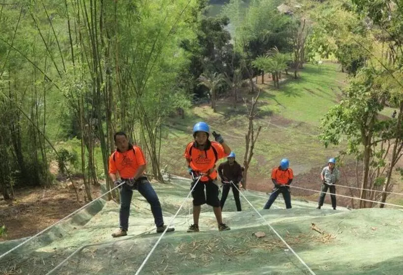 호텔 River Kwai Village