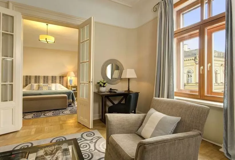 בית מלון כפרי Rocco Forte Astoria