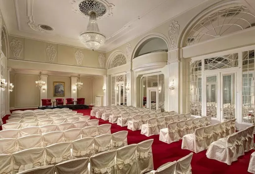 בית מלון כפרי Rocco Forte Astoria