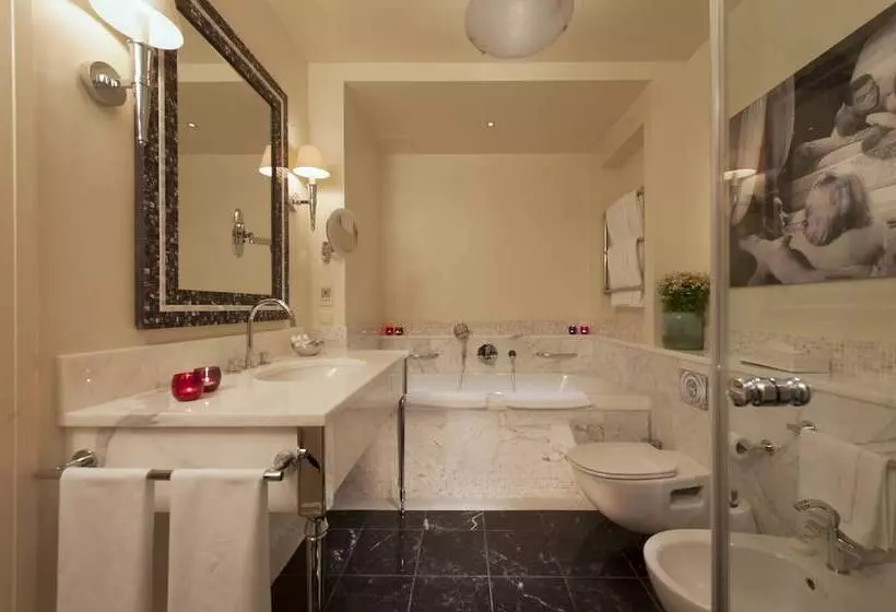 בית מלון כפרי Rocco Forte Astoria