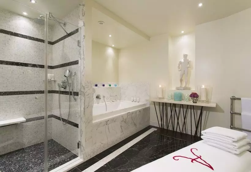 בית מלון כפרי Rocco Forte Astoria