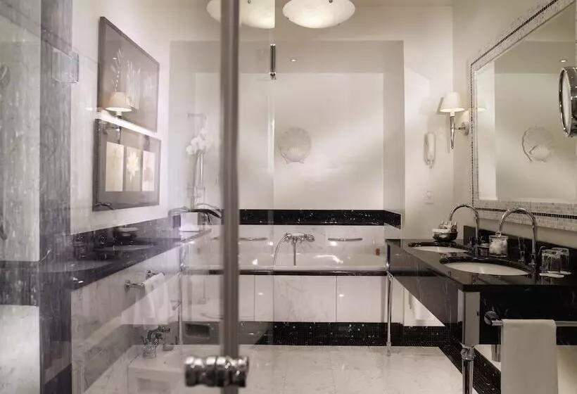 בית מלון כפרי Rocco Forte Astoria