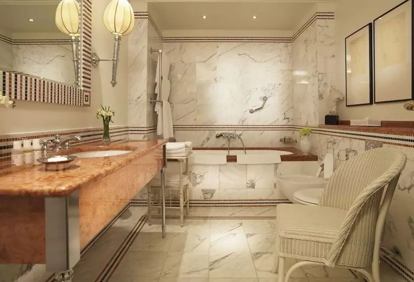 בית מלון כפרי Rocco Forte Astoria