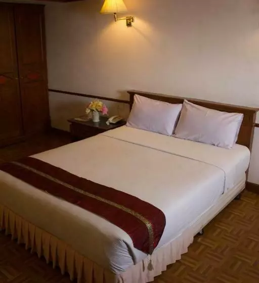 Отель Sripattana