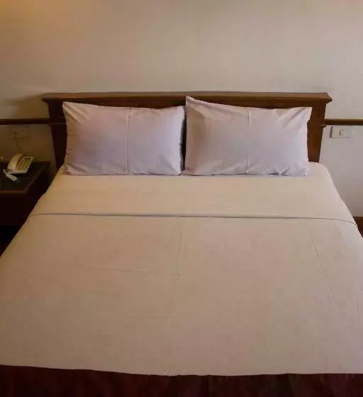 Отель Sripattana