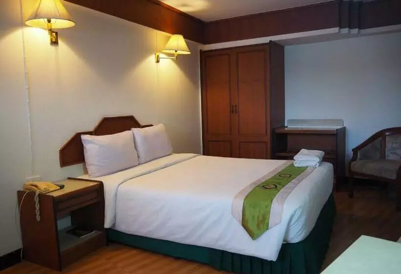 Отель Sripattana