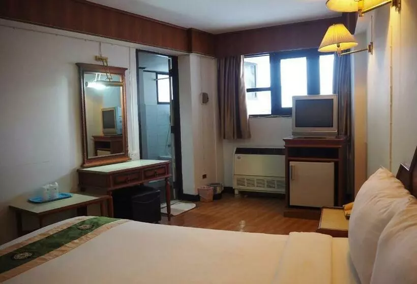 Отель Sripattana