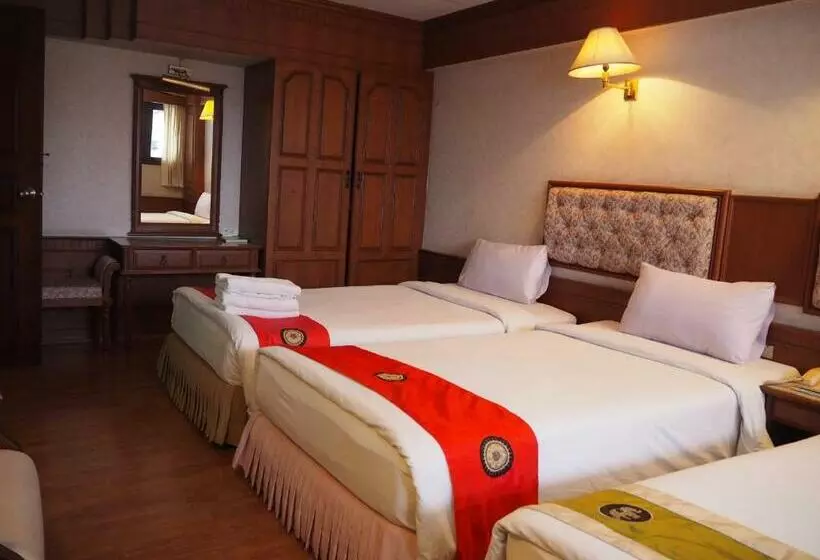 Отель Sripattana